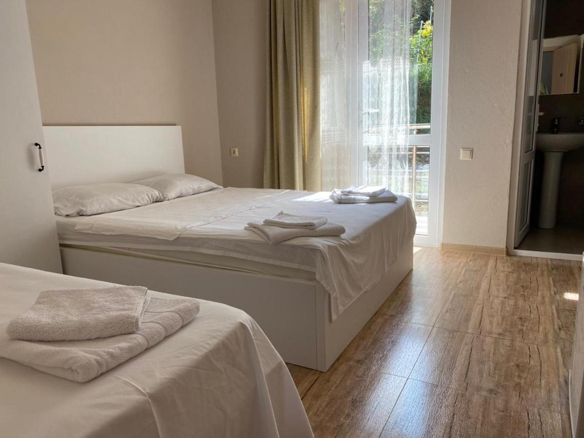 Nira Hotel Gonio Kültér fotó